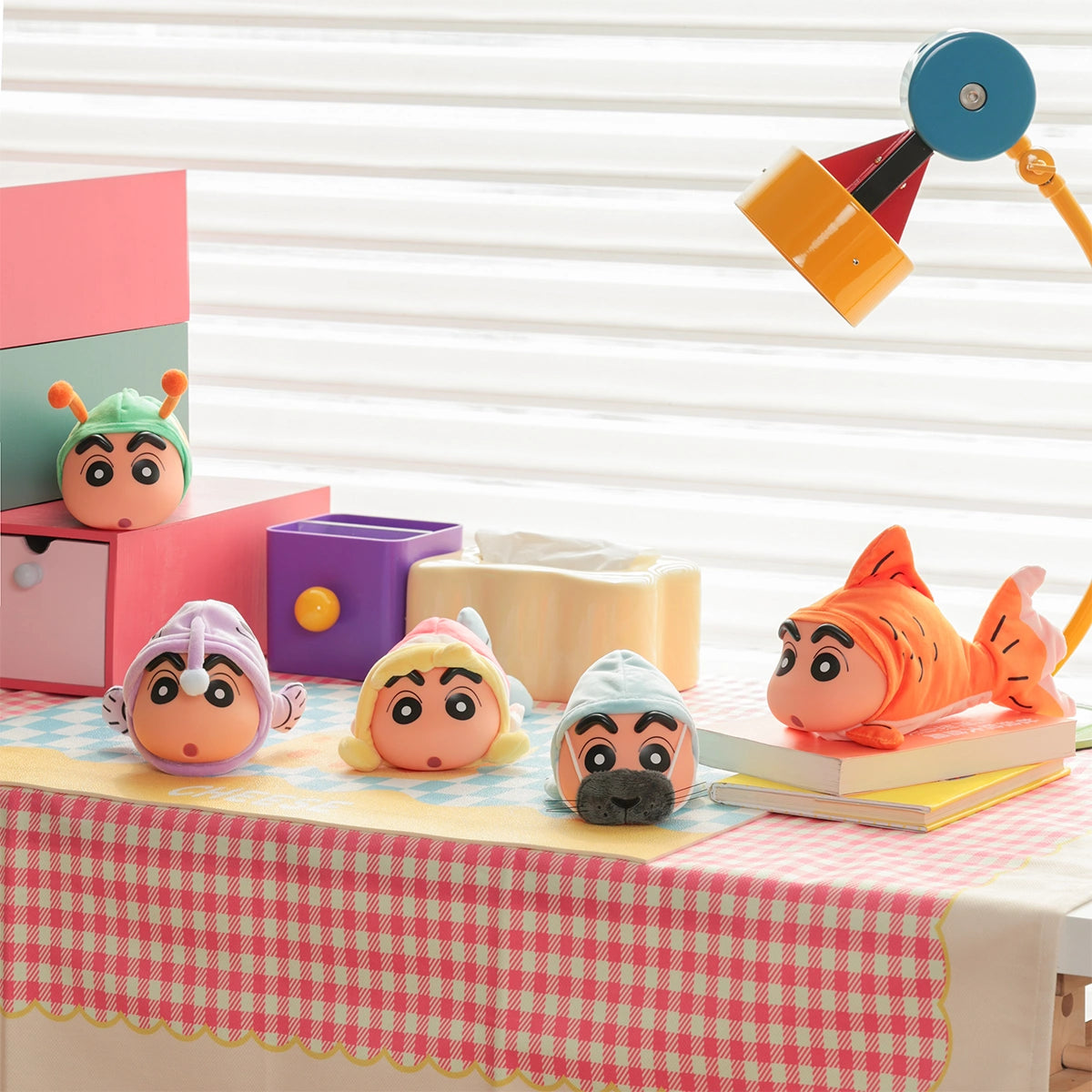 CRAYON SHINCHAN FLOPPY FISH Hộp Mù Búp Bê Có Khớp