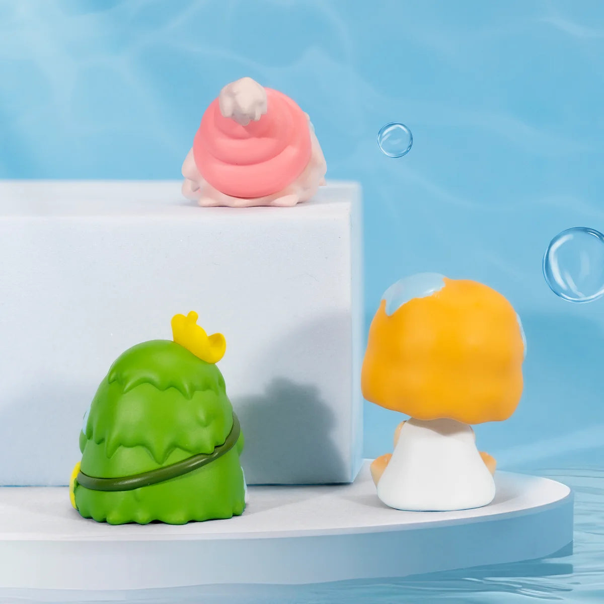 Back view of Fluffy, Crispy and orange-haired CiCiLu by the water, CiCiLu Friendship Boat mini figures