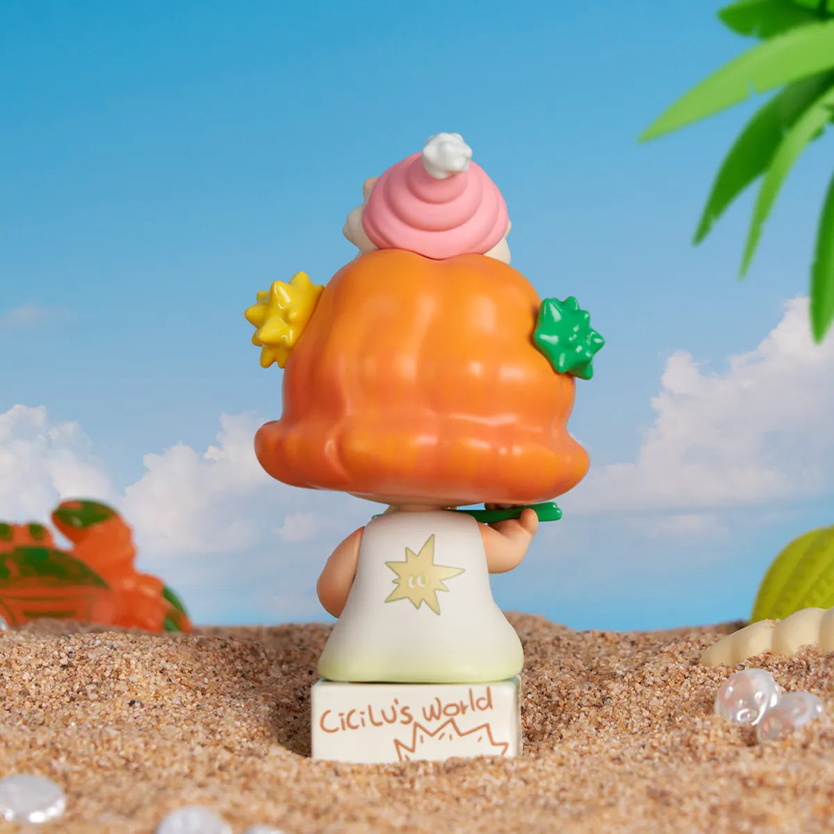 Back of CiCiLu Yummy Ramen figure showing orange hair and CiCiLu's World box, beach series
