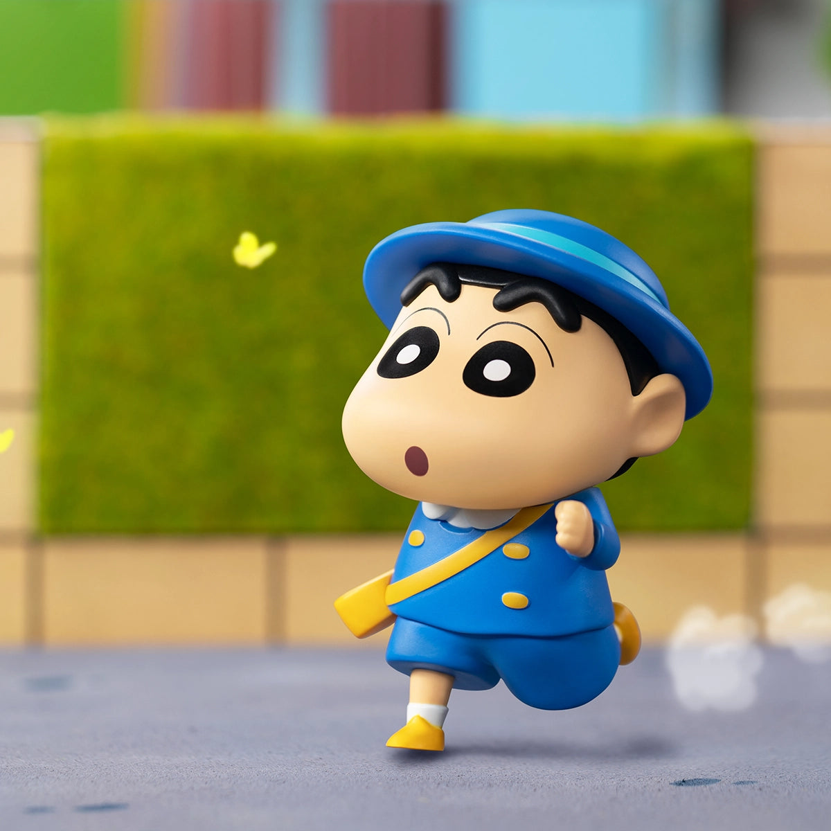 Going to School Shin-chan running in his blue Futaba uniform and hat, Daily Life Series 3