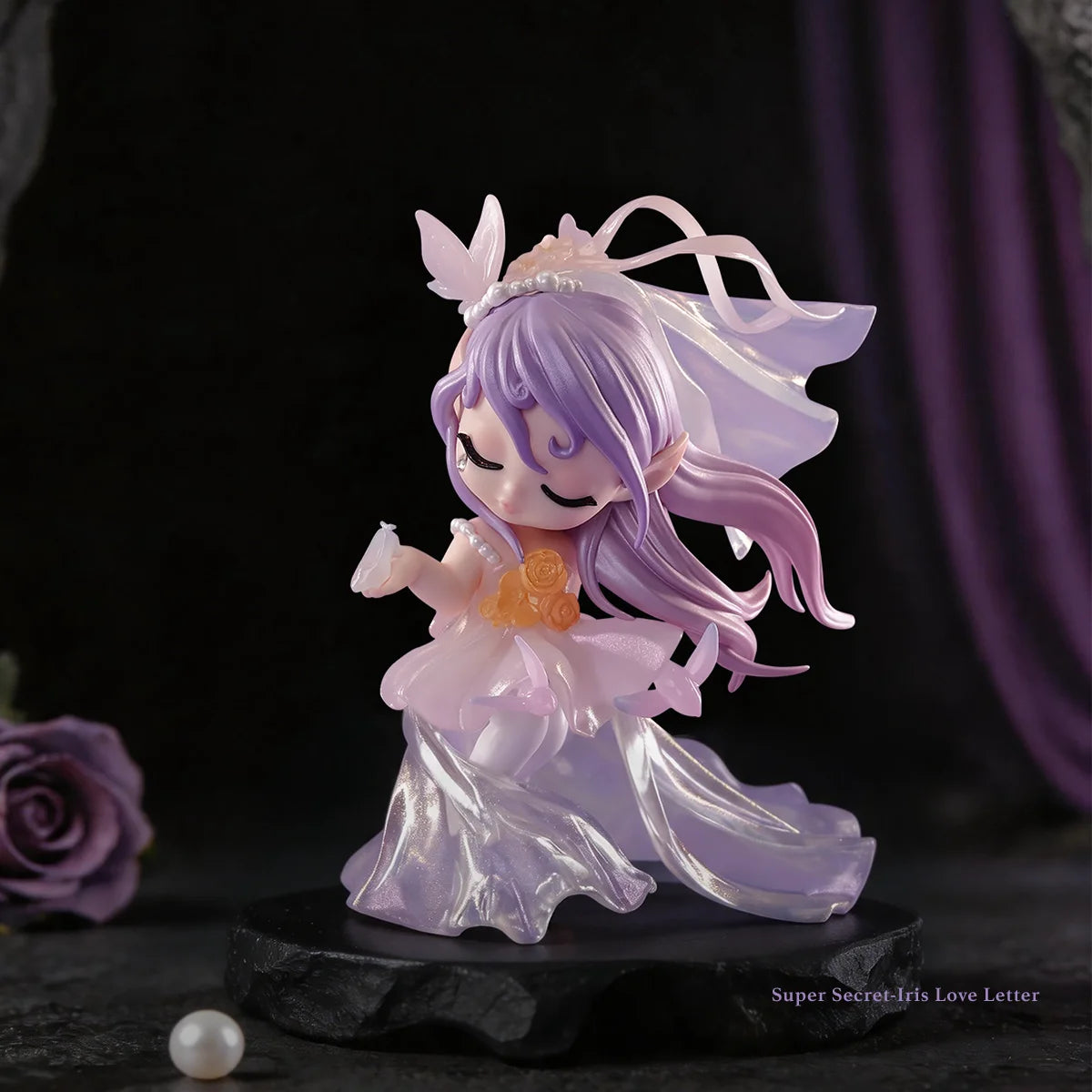 Iris Love Letter Super Secret Figur aus der SLEEP Fable Series von 52TOYS