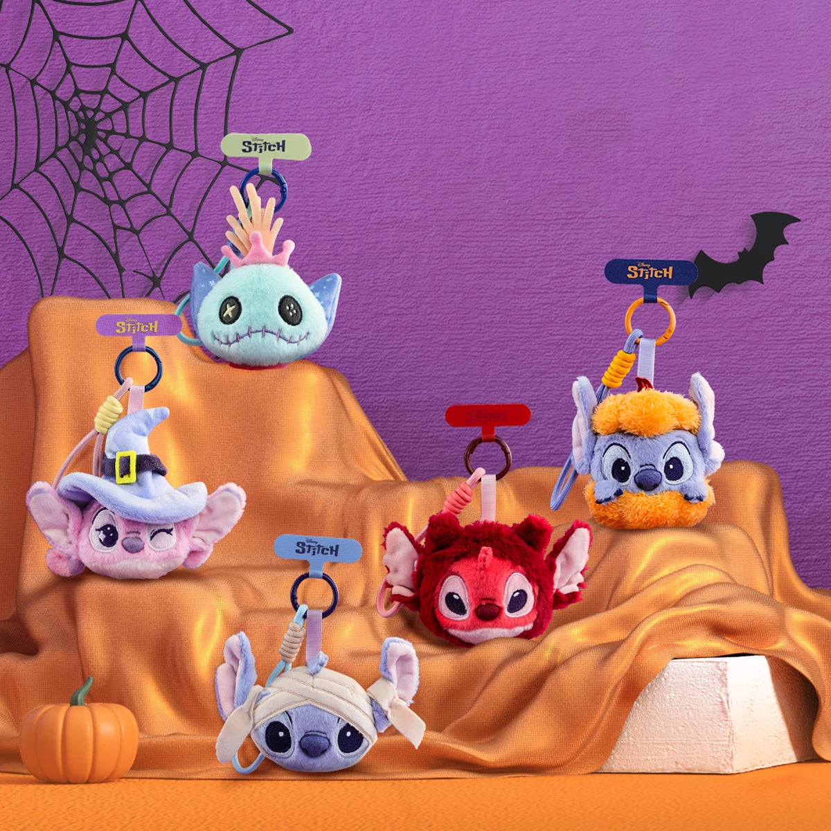 5 Thâu Let's Make Mischief Halloween thú bông dây điện thoại được sắp xếp với bắp bắp bắp và ruồi