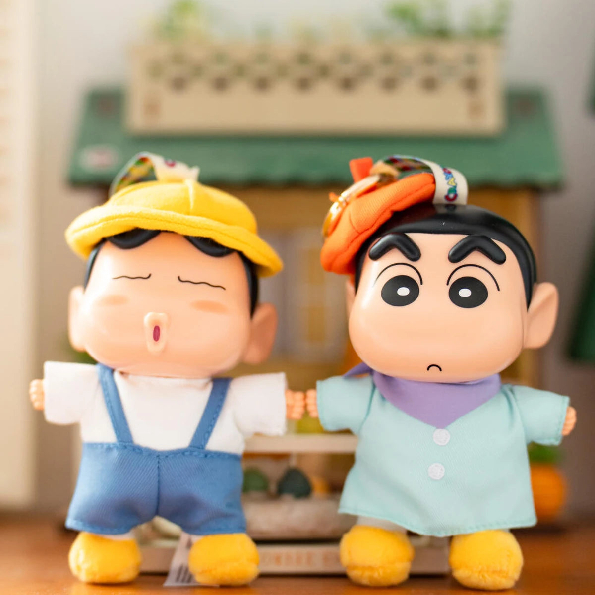 CRAYON SHINCHAN WARDROBE SERIES LLAVERO DE PELUCHE