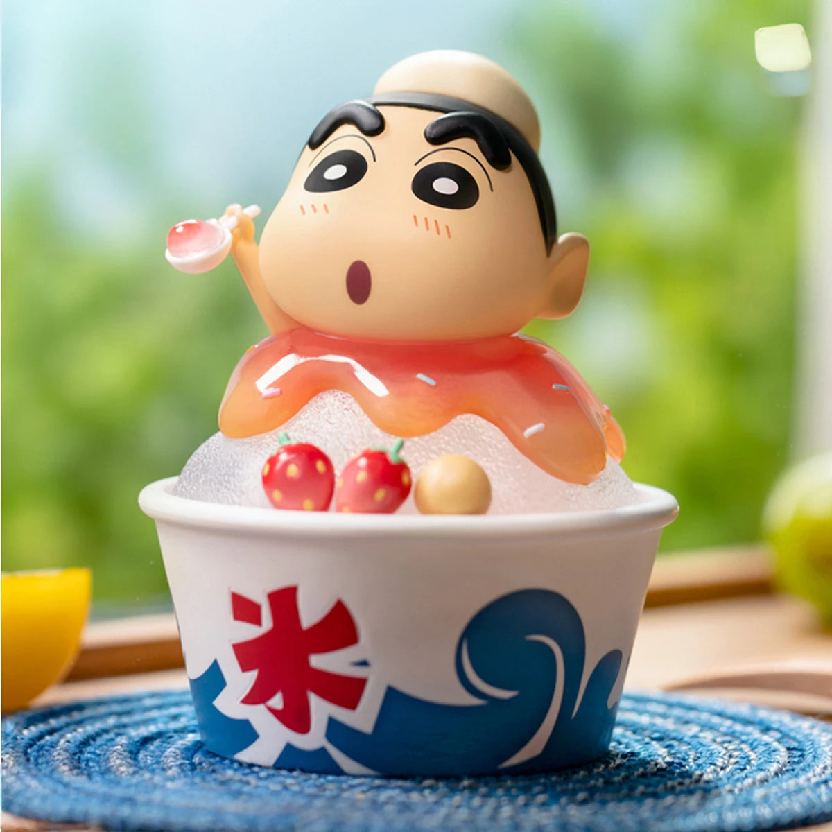 Water ice figurine, Shinchan in a blue wave shaved-ice cup with strawberries, Crayon Shinchan Dessert Time