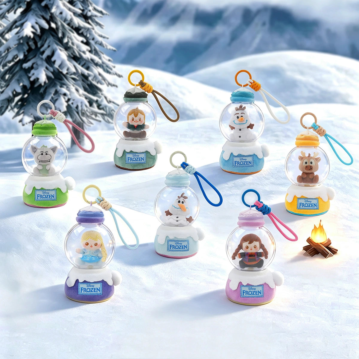 雪の上に並ぶディズニー『アナと雪の女王』Let It Rollクリスタルボールぬいぐるみチャーム全種