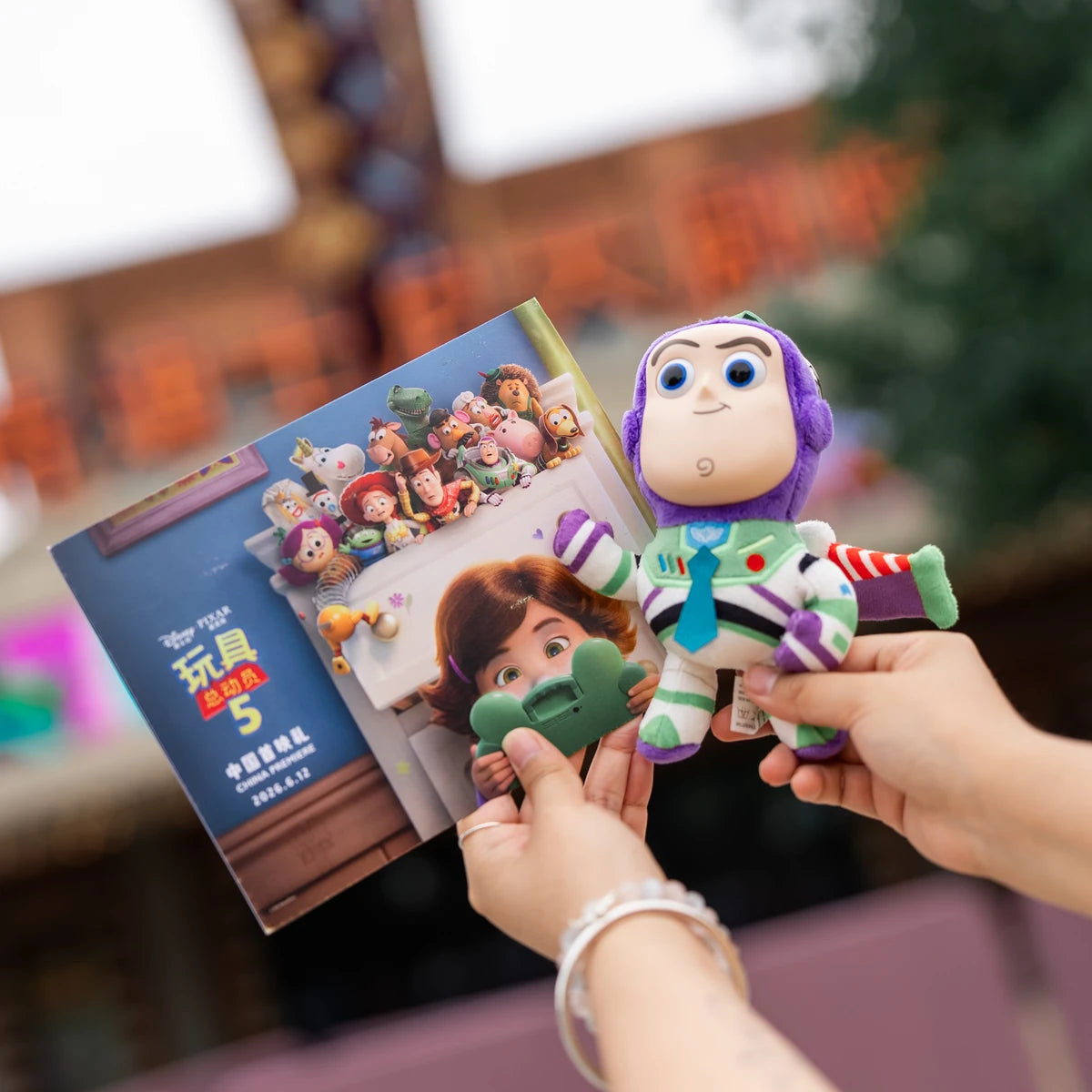 トイストーリー TOY STORY 5 BUZZ LIGHTYEAR ぬいぐるみチャーム | 52TOYS