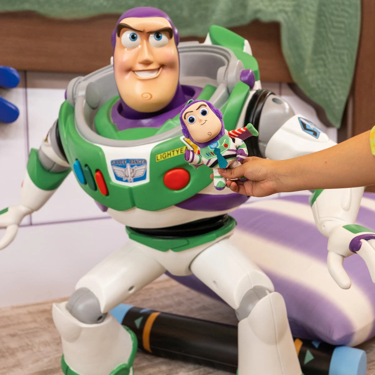 Buzz Lightyear ぬいぐるみキーホルダー TOY STORY 5 BUZZ LIGHTYEAR ぬいぐるみチャーム | 52TOYS