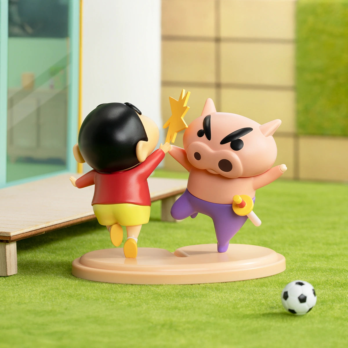 Give Me Five scene of Shinchan and Buriburizaemon high-fiving with a spark, Kasukabe Duo