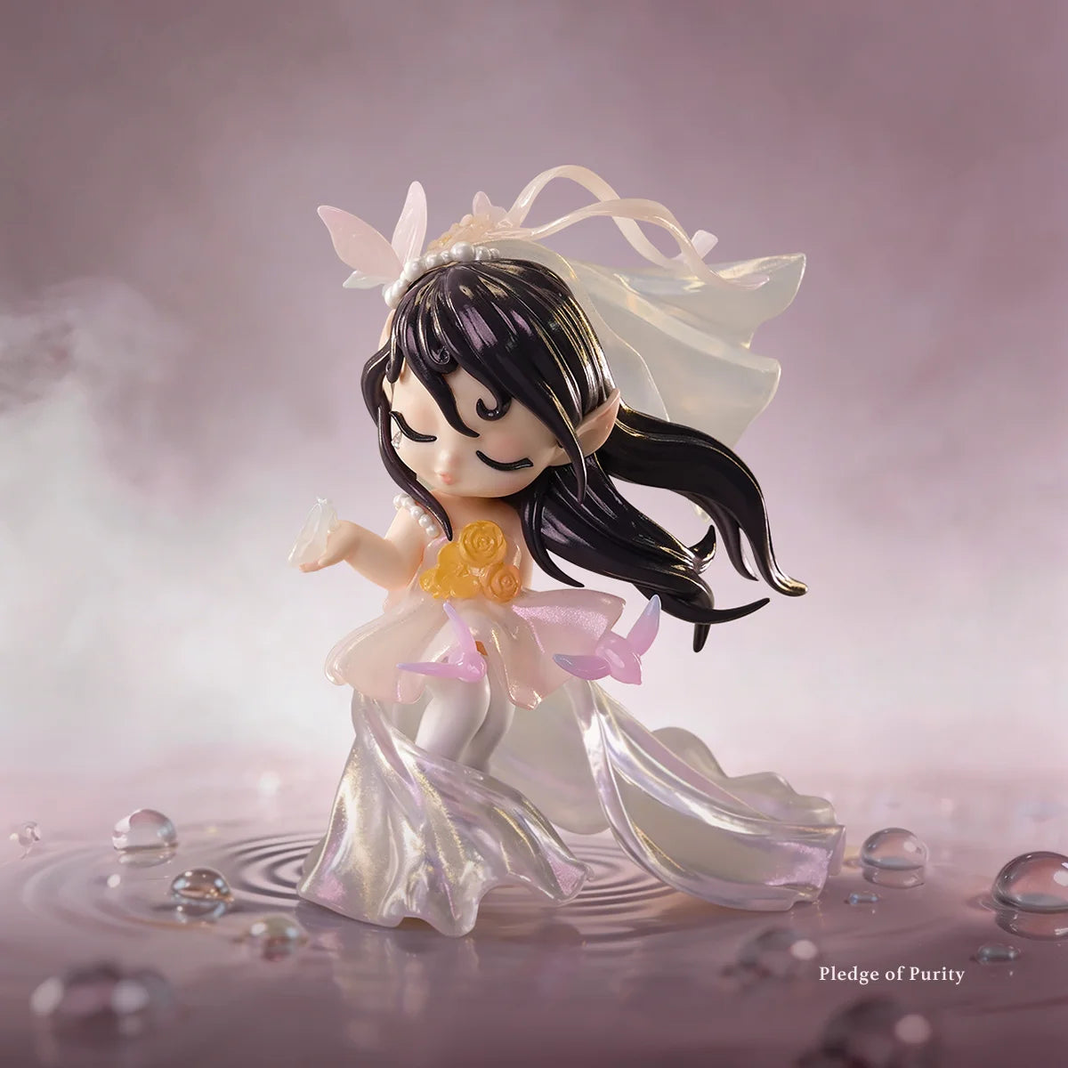 Pledge of Purity Figur in einem transparenten Kleid aus der SLEEP Fable Series von 52TOYS